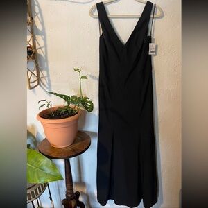 DESSY COLLECTION V NECK GOWN